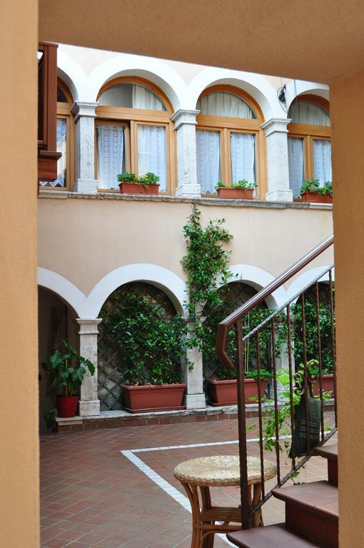 Ai Vellutai Bed & Breakfast อาลา ภายนอก รูปภาพ